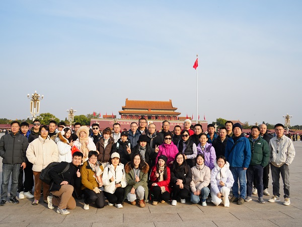 1733189545110978.jpg 天安門廣場合照.jpg